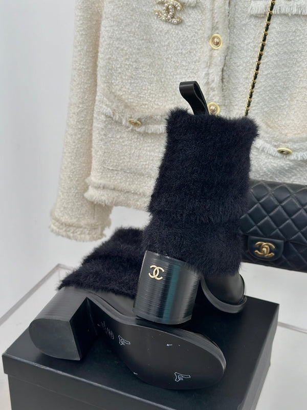 CC Short Boots 60mm Black Cowhide And Wool Yarn