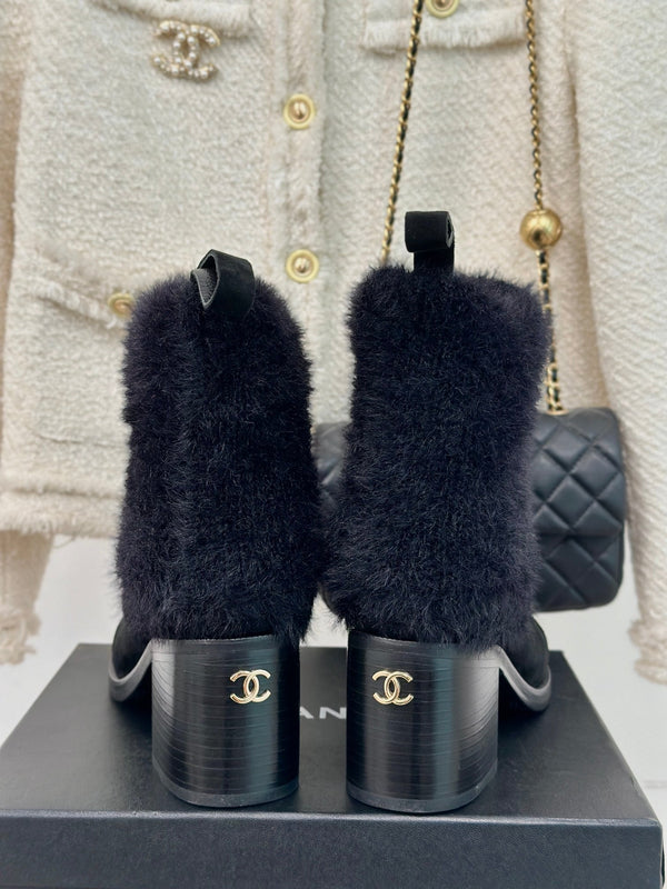 CC Short Boots 60mm Black Suede And Wool Yarn