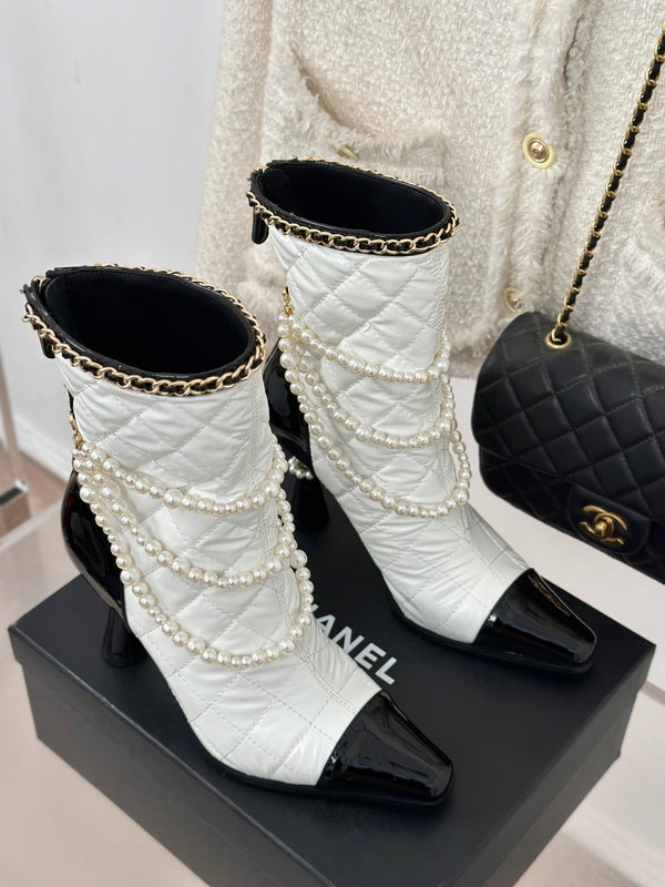 CC Short Boots 80mm White Wrinkled Quilted Calfskin