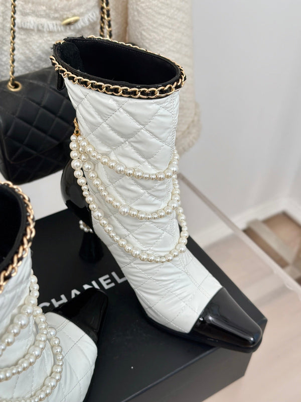 CC Short Boots 80mm White Wrinkled Quilted Calfskin