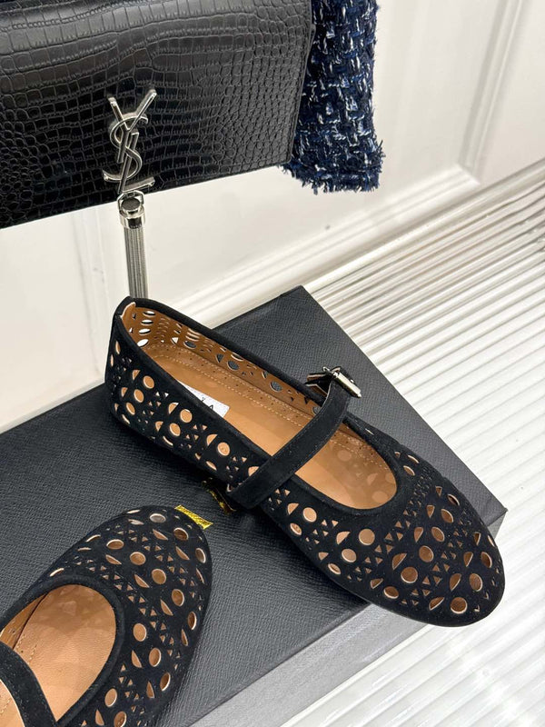 Alaia Women's Ballet Flat Black Suede 293217