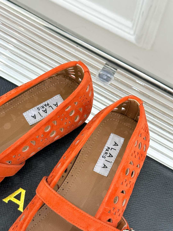 Alaia Women's Ballet Flat Orange Suede 293228