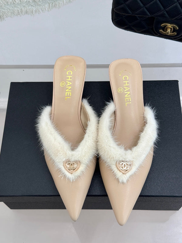 RABBIT FUR POINTED-TOE MULE IN BISQUE BEIGE LAMBSKIN