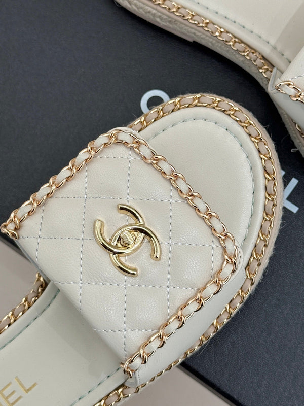 PANTOFOLA PIATTA A FORMA DI CUORE IN PELLE DI AGNELLO BIANCA