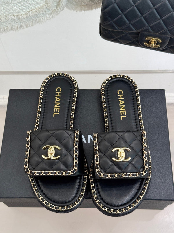 PANTOFOLA PIATTA A FORMA DI CUORE IN PELLE DI AGNELLO NERA