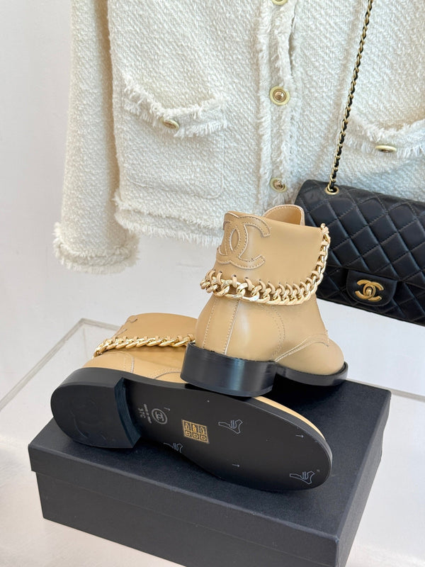 CC Classic Large Chain Martin Booots Beige Sheepskin 404669