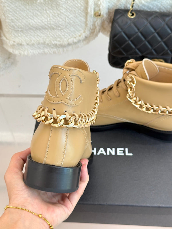 CC Classic Large Chain Martin Booots Beige Sheepskin 404669