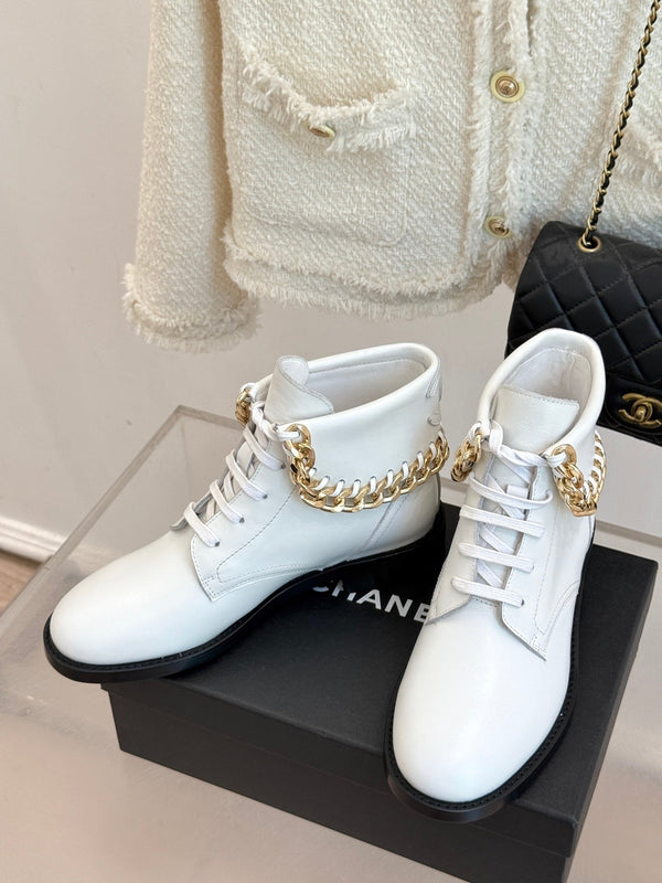 CC Classic Large Chain Martin Booots White Sheepskin 404670