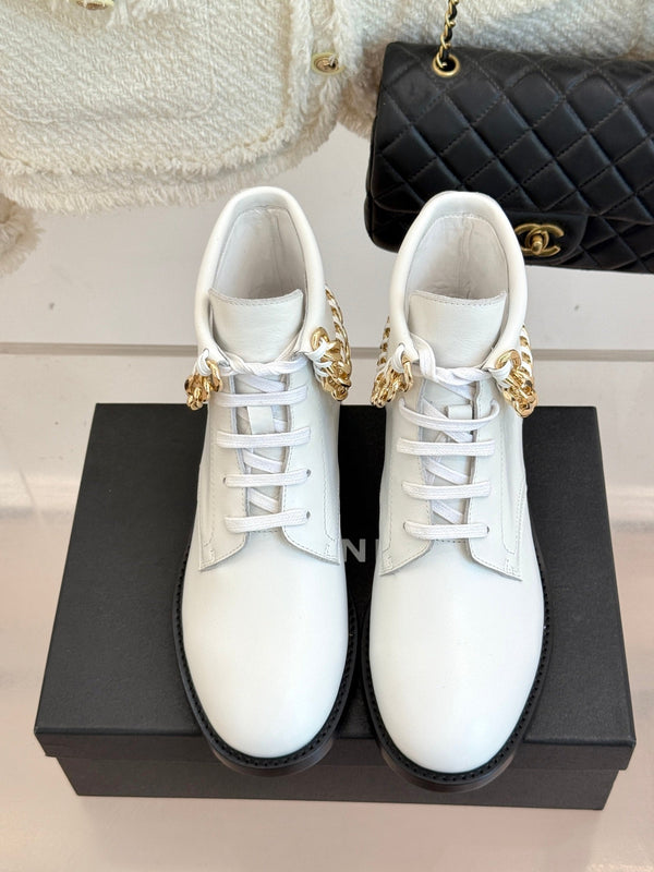 CC Classic Large Chain Martin Booots White Sheepskin 404670