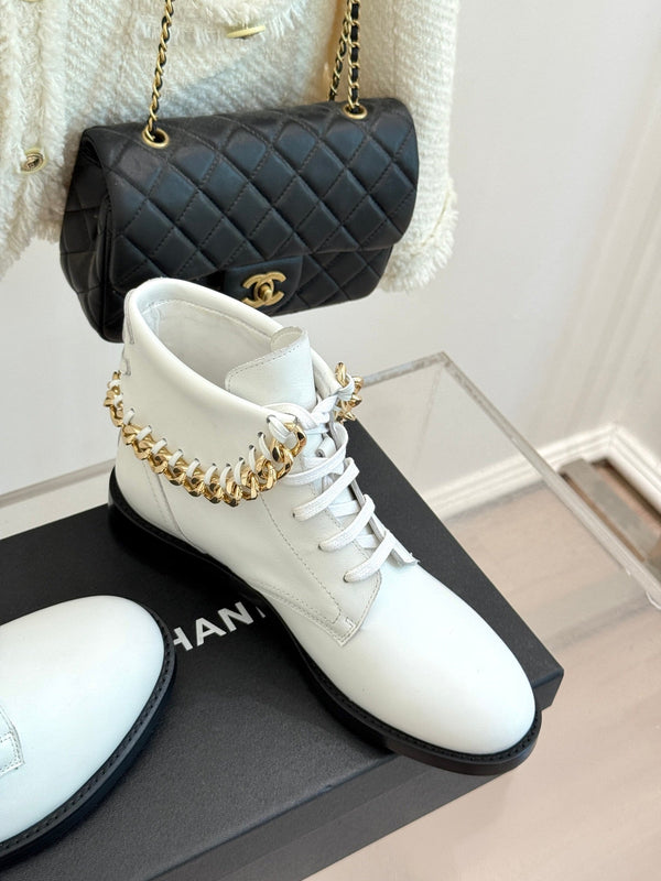 CC Classic Large Chain Martin Booots White Sheepskin 404670