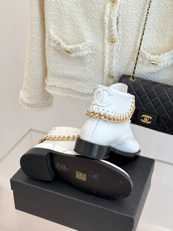 CC Classic Large Chain Martin Booots White Sheepskin 404670