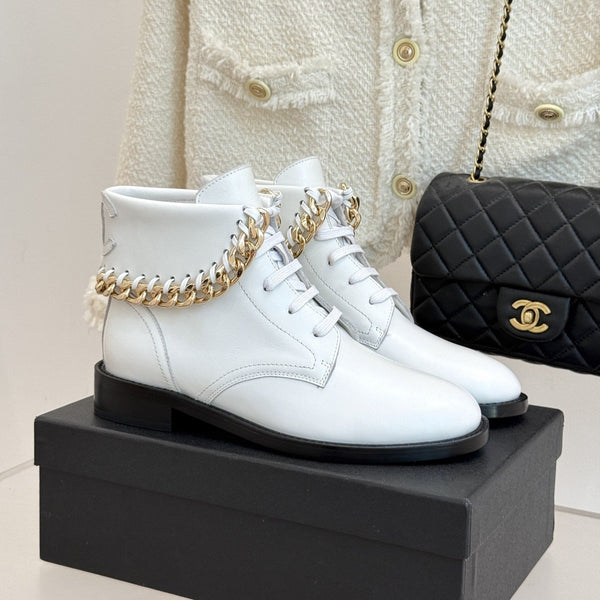 CC Classic Large Chain Martin Booots White Sheepskin 404670