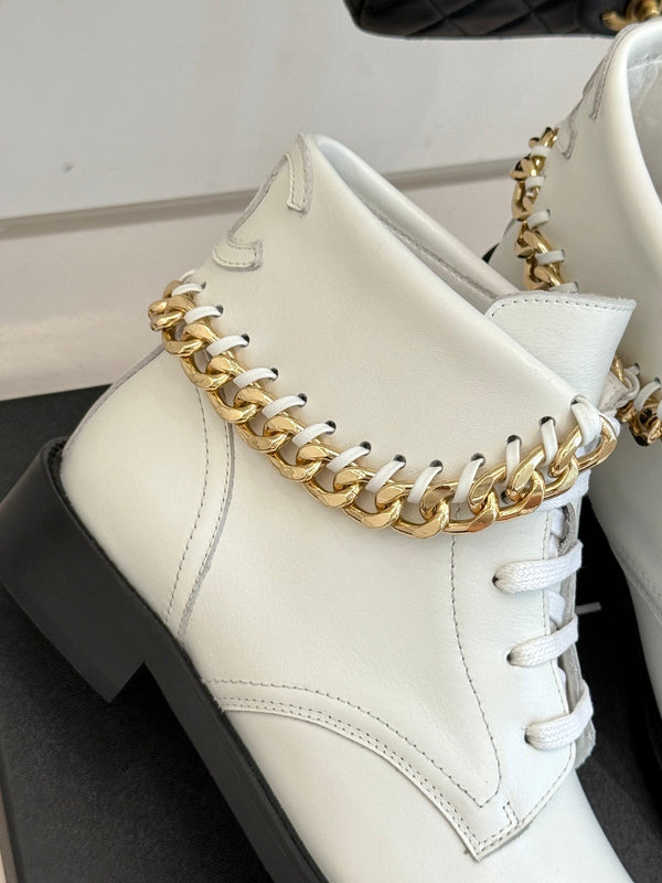 CC Classic Large Chain Martin Booots White Sheepskin 404670