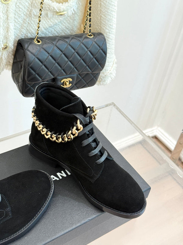 CC Classic Large Chain Martin Booots Black Suede 404671