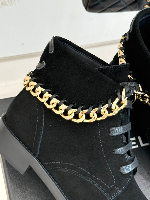 CC Classic Large Chain Martin Booots Black Suede 404671