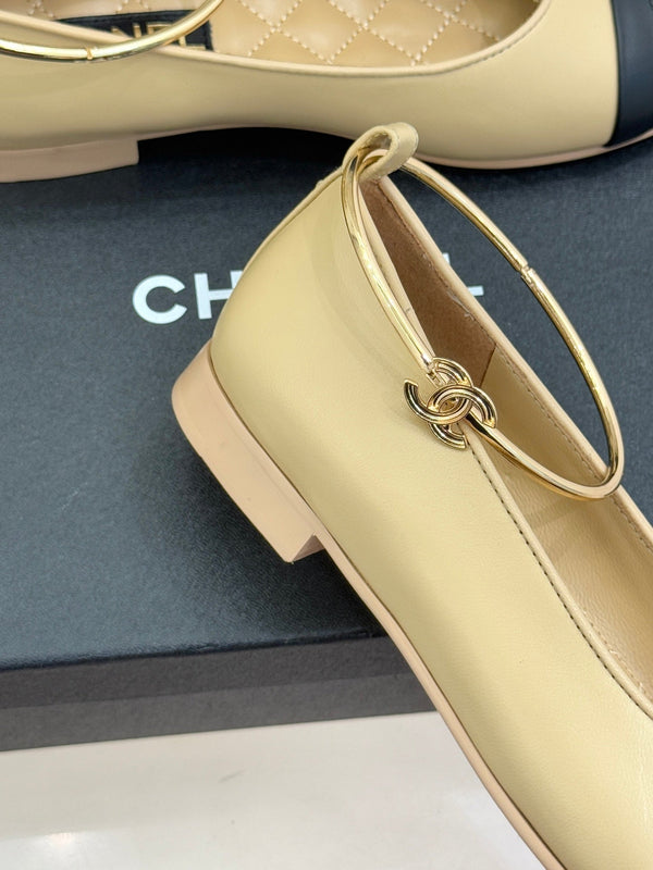 CC 26C Ruban Double C Camélia Mary Jane Agneau Beige Noir