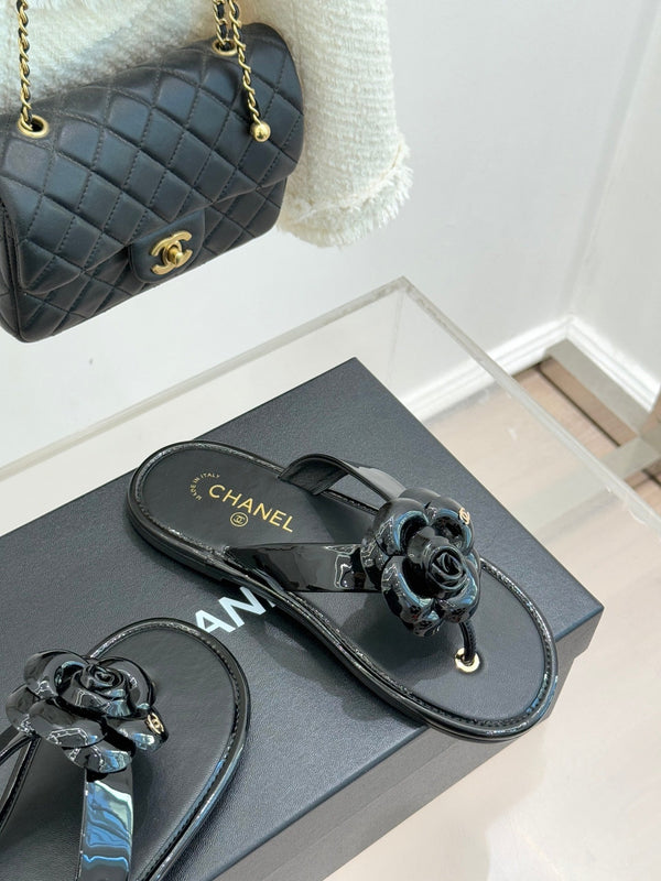 CC 26C Early Spring Camellia Slide Black Calfskin & Patent Leather