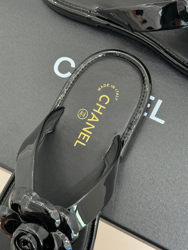 CC 26C Early Spring Camellia Slide Black Calfskin & Patent Leather