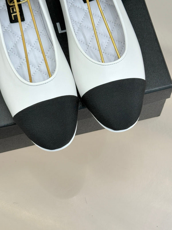 CC 26C Double C Ruban Ballerines Plates Noir Blanc Tissu Peau de Veau 557537