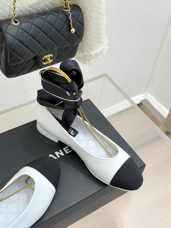 CC 26C Double C Ruban Ballerines Plates Noir Blanc Tissu Peau de Veau 557537