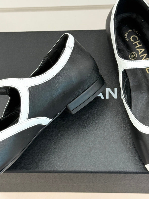 CC 26s Square-Toe Mary Jane Shoes Black White Leather 920421