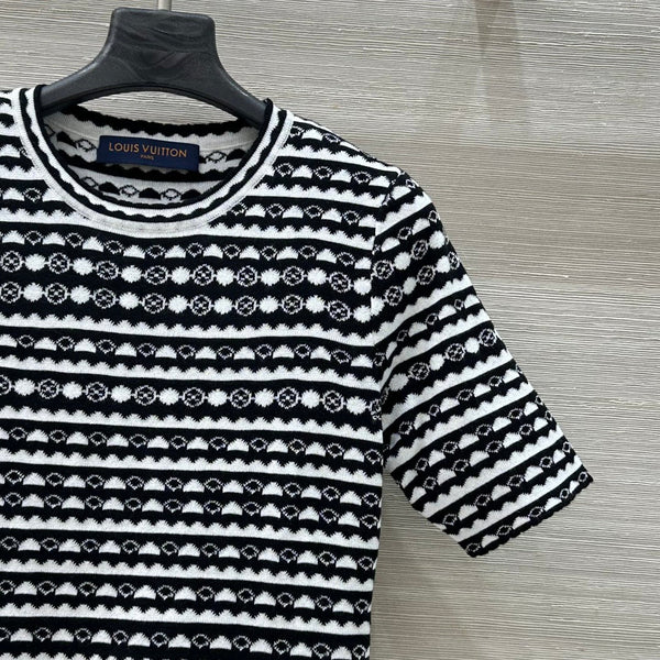 LV 25 Geometric Wave Pattern Round Neck Knitted T- Shirt Black Wool
