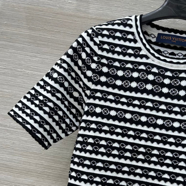 LV 25 Geometric Wave Pattern Round Neck Knitted T- Shirt Black Wool