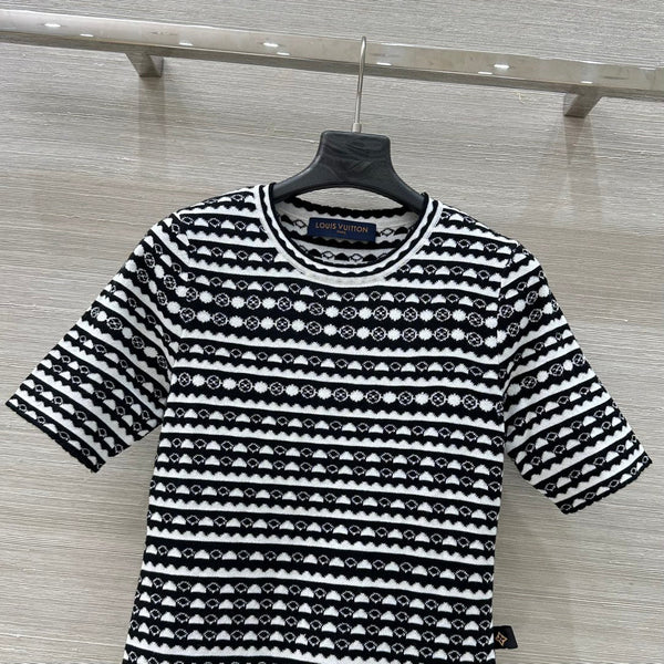 LV 25 Geometric Wave Pattern Round Neck Knitted T- Shirt Black Wool