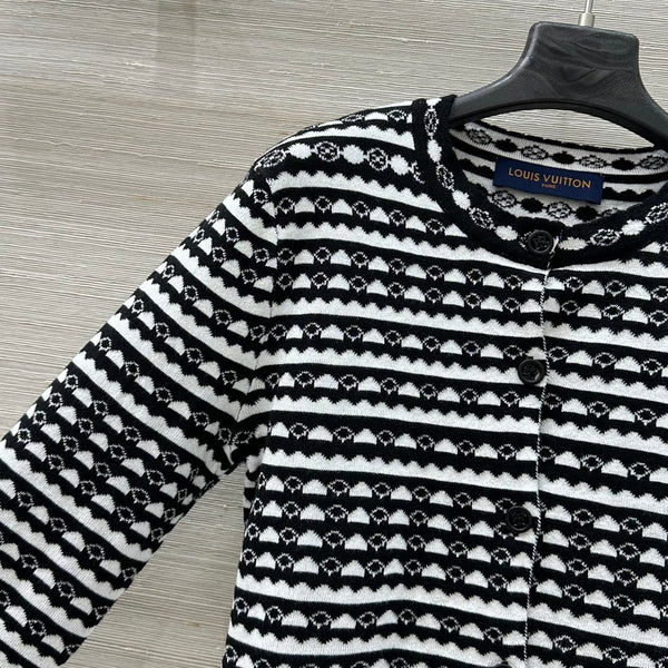LV 25 Geometric Wave Pattern Round Neck Knitted Shirt Black Wool