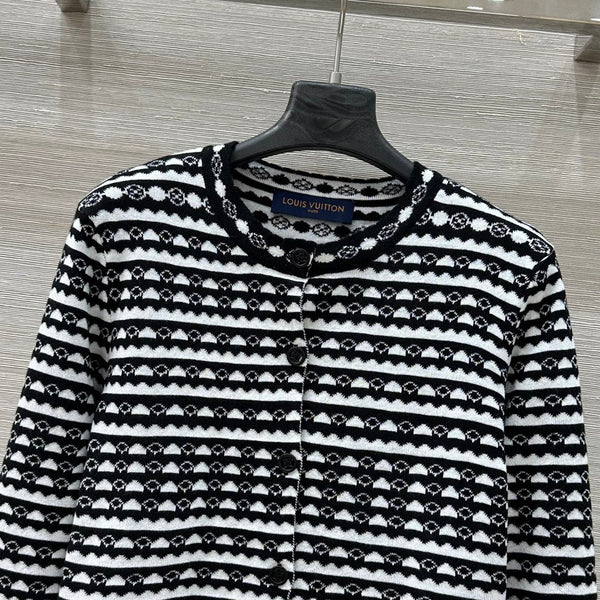 LV 25 Geometric Wave Pattern Round Neck Knitted Shirt Black Wool