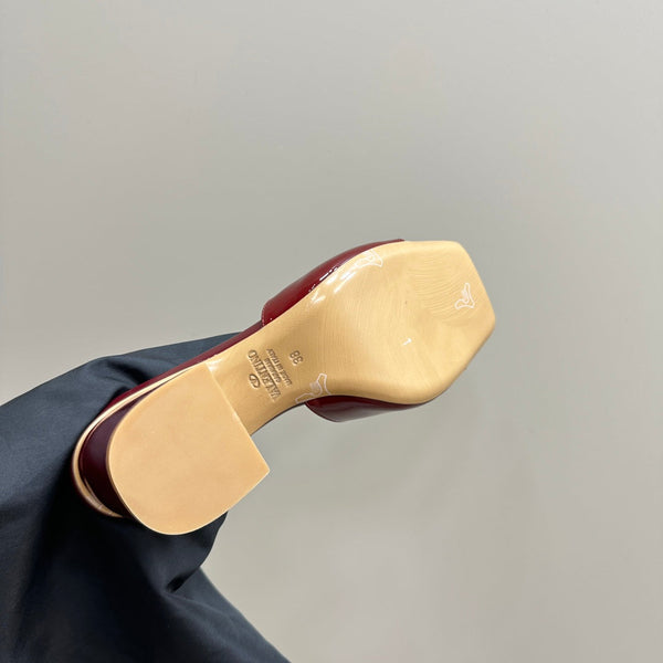 Vogo Signature High Shine Open Toe Sandals In Burgundy Glossy Lambskin 839829