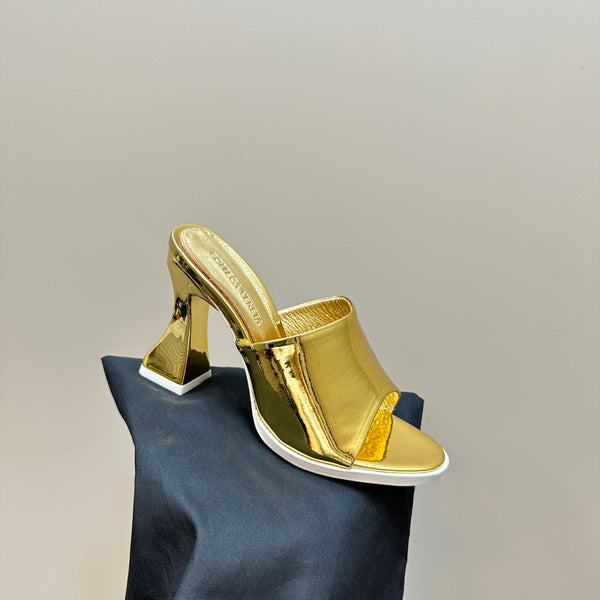 BV 26s High Mule 9.5cm Gold Calfskin