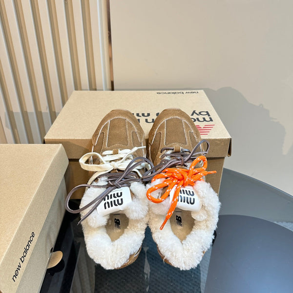 Sneakers Miu x Balance 530 SL in pile marrone scuro e pelle scamosciata