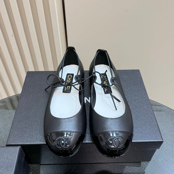 CC 25 Mary Jane Flat in pelle nera con vernice 239410