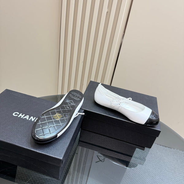 CC 25 Mary Jane Flat White Leather with Patent Leather 239411