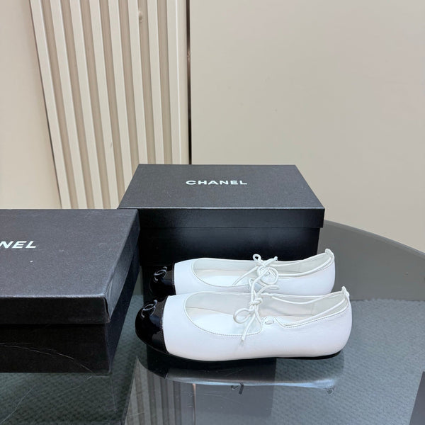 CC 25 Mary Jane Flat White Leather with Patent Leather 239411
