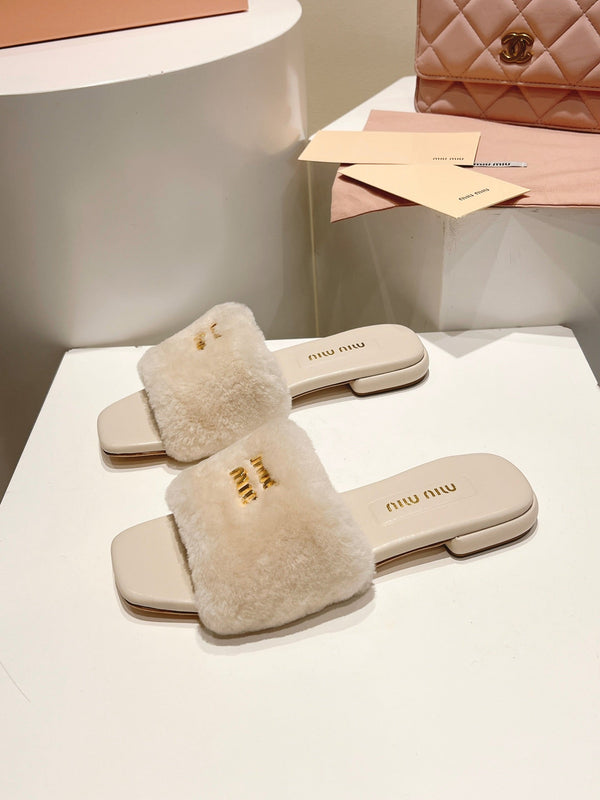 Mules Miu Miu en cuir beige clair et fourrure 739562