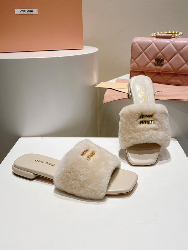 Mules Miu Miu en cuir beige clair et fourrure 739562