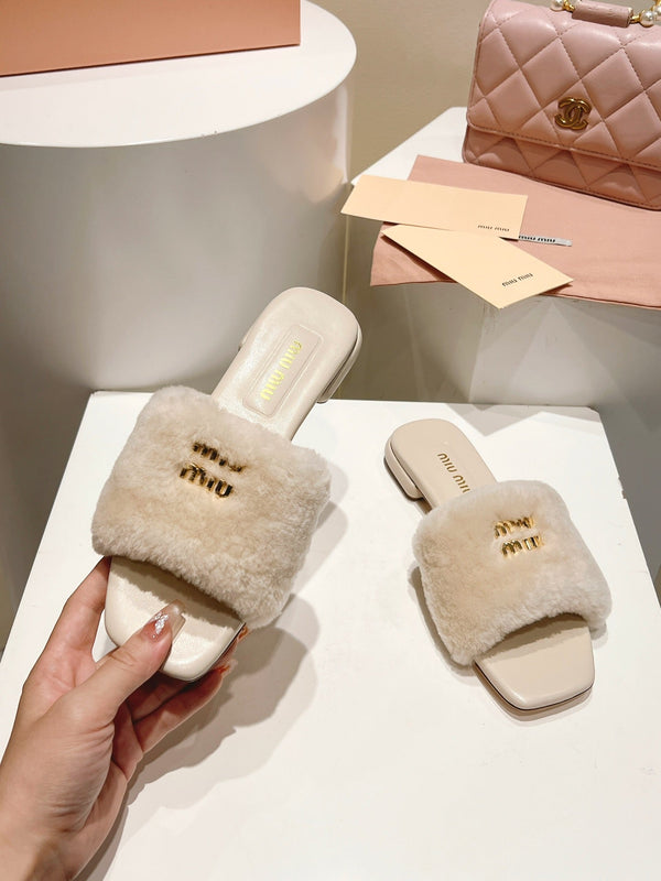 Mules Miu Miu en cuir beige clair et fourrure 739562