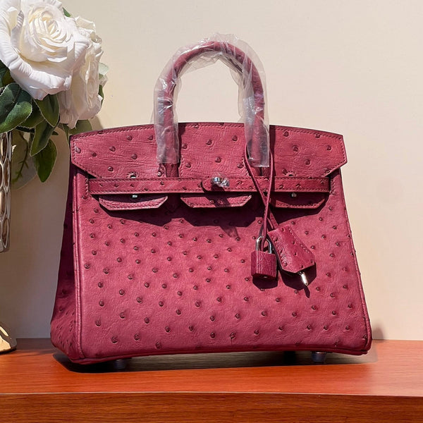 BORSA KELLY SELLIER 25 IN PELLE DI STRUZZO ROSSO RIBES CON FERRAMENTA ARGENTO (FATTA SU ORDINAZIONE)