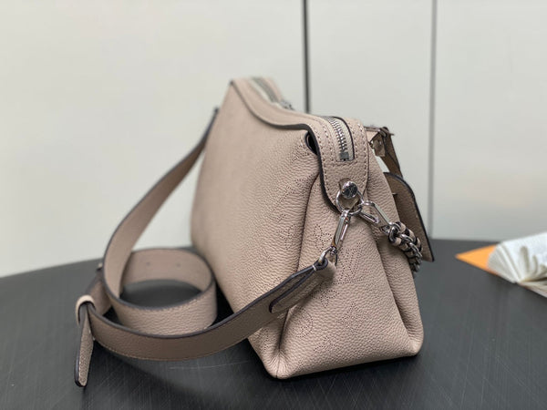 hand it all pm 29cm dark beige mahina calfskin