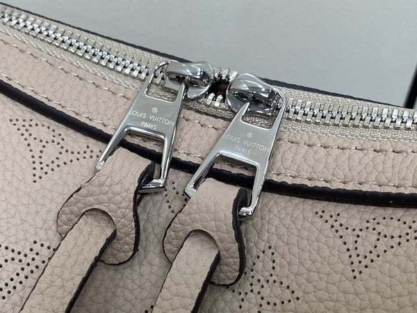 hand it all pm 29cm dark beige mahina calfskin