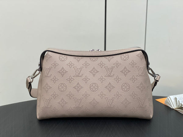 hand it all pm 29cm dark beige mahina calfskin