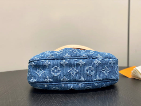 LV Pochette Valley 21cm Blue Denim