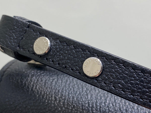 Twist MM Slim 23cm Black Calfskin