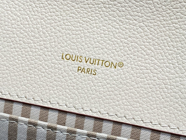 LV Pochette Métis 25cm Cream Grained Calfskin