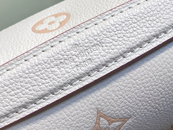 LV Pochette Métis 25cm Cream Grained Calfskin