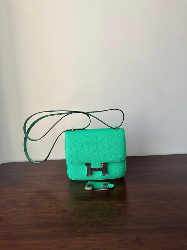 CONSTANCE 18 MINT EPSOM SILVER HARDWARE