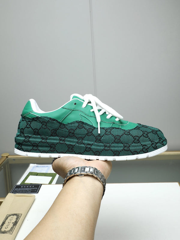 Sneaker da uomo GG in pelle di vacchetta verde 587319