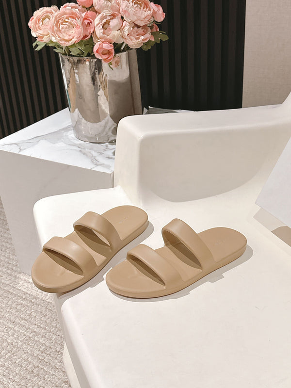 The Row 25s Foam Sandal In Beige Rubber 340609